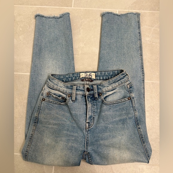 We The Free Vintage Style CRVY High Rise Raw Hem Straight Leg Jeans Size 26 - Picture 15 of 17